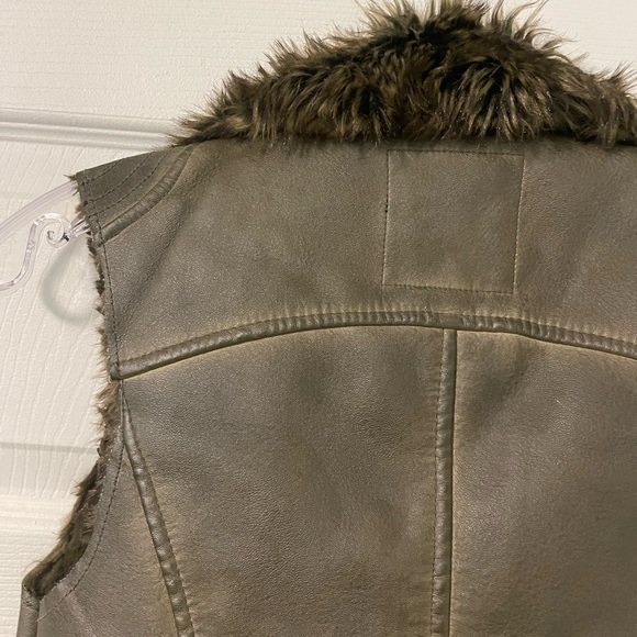 leather/ faux fur vest - Picture 10 of 12